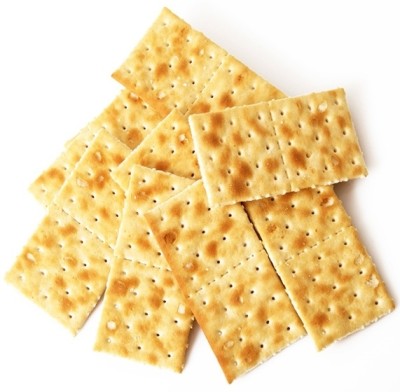 Chrupkie pieczywo typu maca Starożytna technika opiekania wybranych gatunków najwyższej jakości mąk. Macę robimy tylko w ceglanych piecach opalanych świeżo ściętą brzozą. Doskonała do kanapek na co dzień jak również podczas diety z uwagi na właściwości przeczyszczające.